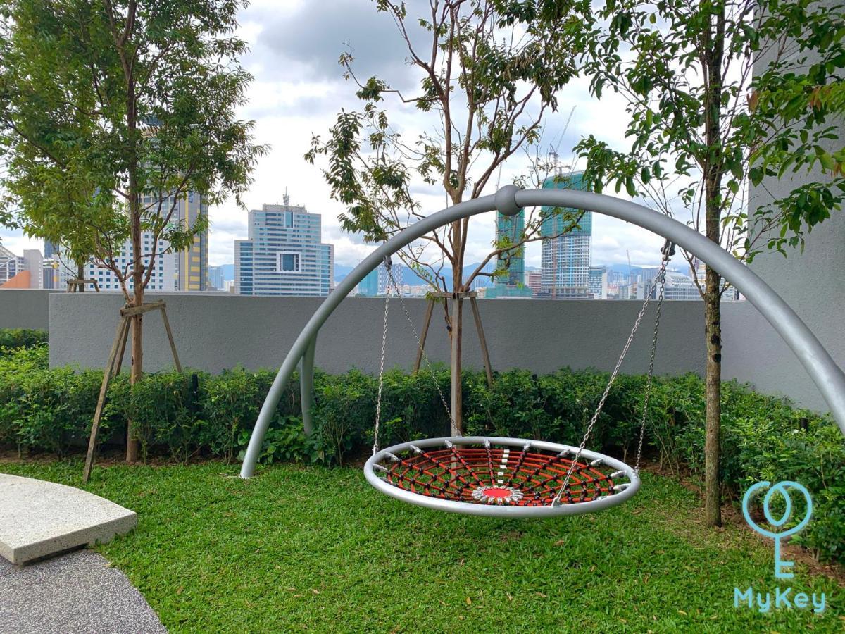 Scarletz Suites By Mykey กัวลาลัมเปอร์ ภายนอก รูปภาพ Sky Garden