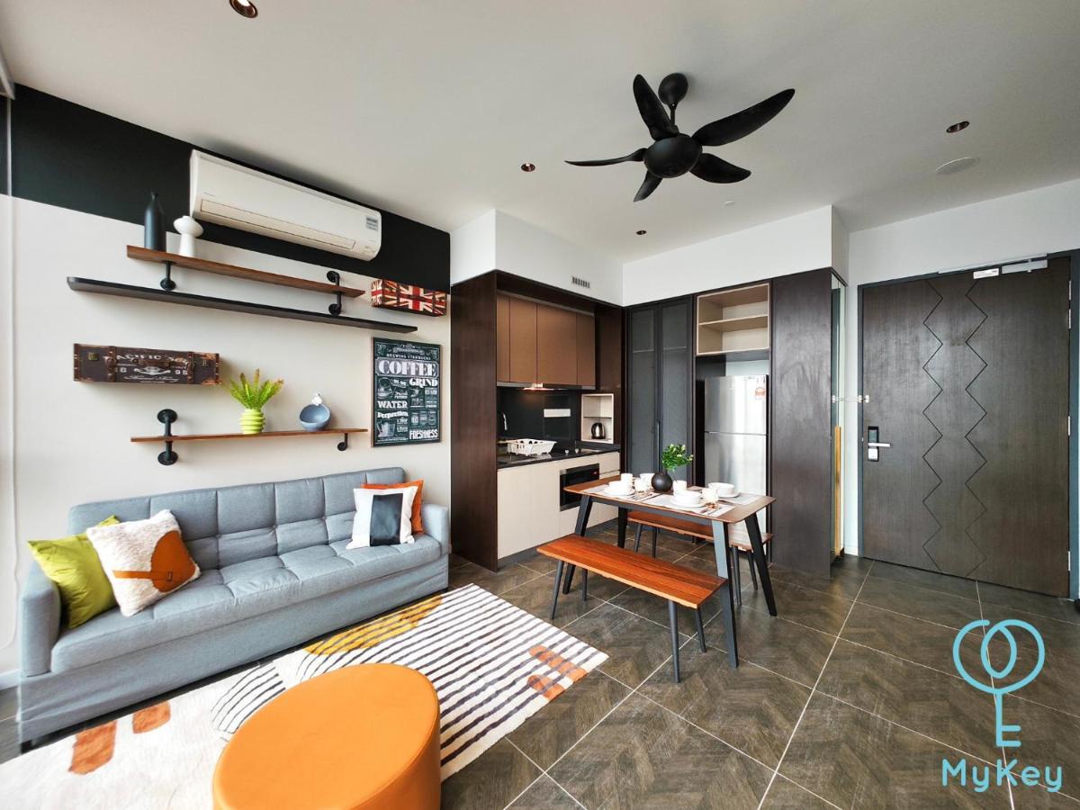 Scarletz Suites By Mykey กัวลาลัมเปอร์ ภายนอก รูปภาพ A typical studio apartment in Singapore