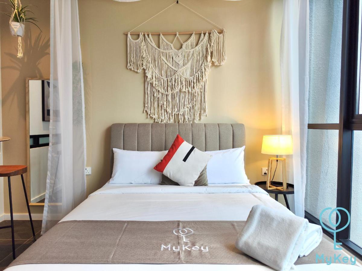 Scarletz Suites By Mykey กัวลาลัมเปอร์ ภายนอก รูปภาพ A bedroom at the hotel
