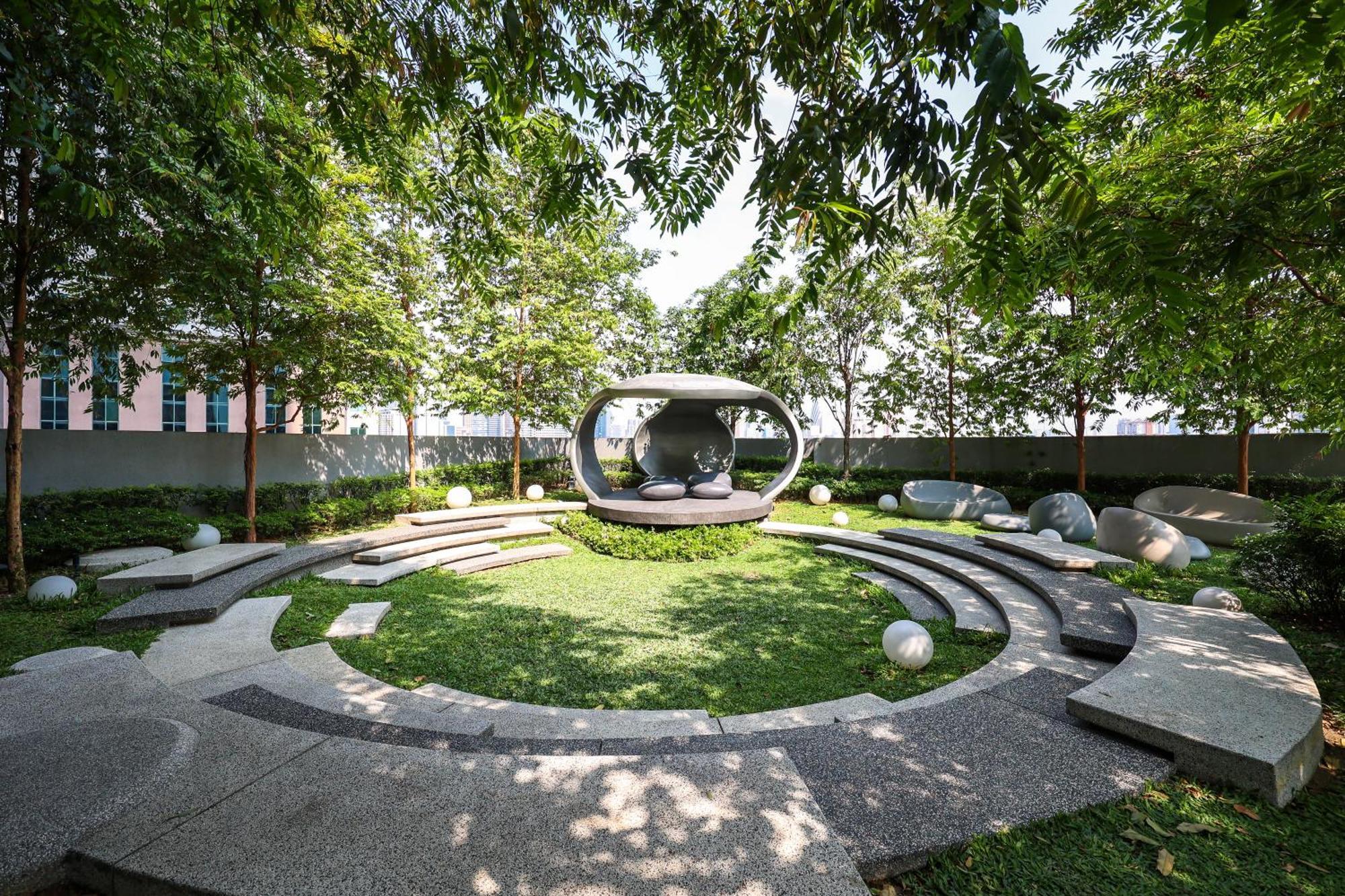 Scarletz Suites By Mykey กัวลาลัมเปอร์ ภายนอก รูปภาพ The Circle of Life