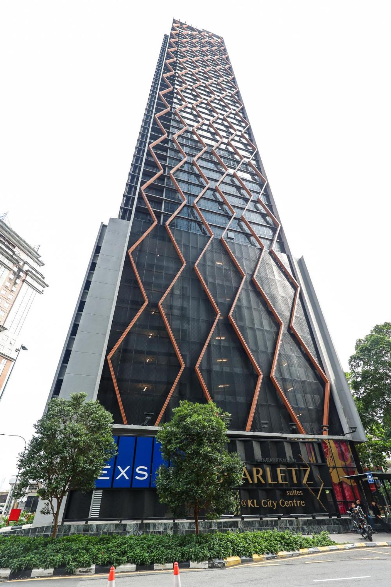 Scarletz Suites By Mykey กัวลาลัมเปอร์ ภายนอก รูปภาพ The building's facade